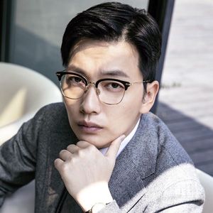 イ・ドンフィ（이동휘 Lee Dong-hwi）