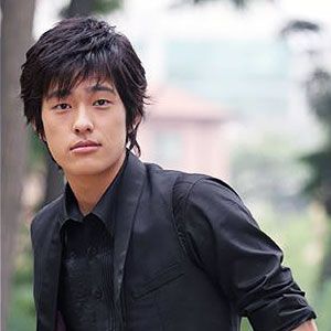 ユン・ジフ