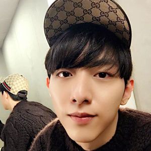 イ・ジョンシン（이정신 Lee Jung-Shin）