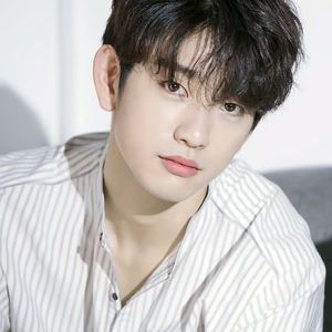 パク・ジニョン（진영 JinYeong）